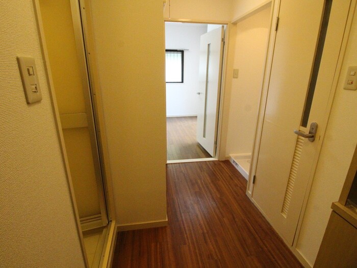 物件内観写真19　(廊下)
