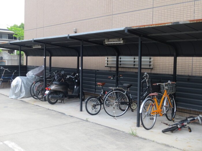 物件外観写真3　(駐輪場)