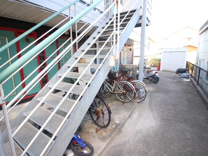 物件外観写真4　(駐輪場)