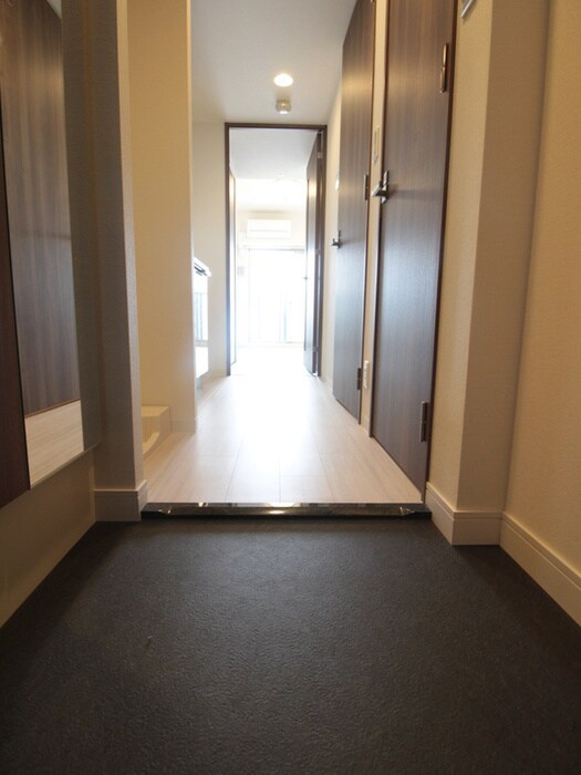 物件内観写真17　(玄関)