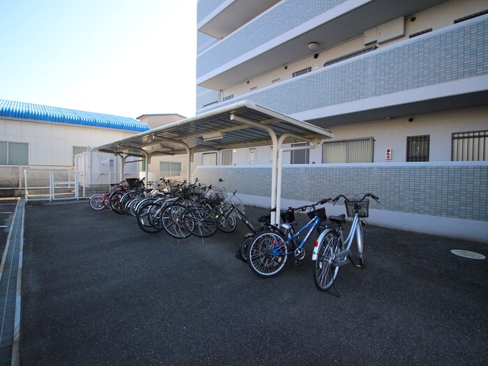 ベストハピネスの駐輪場