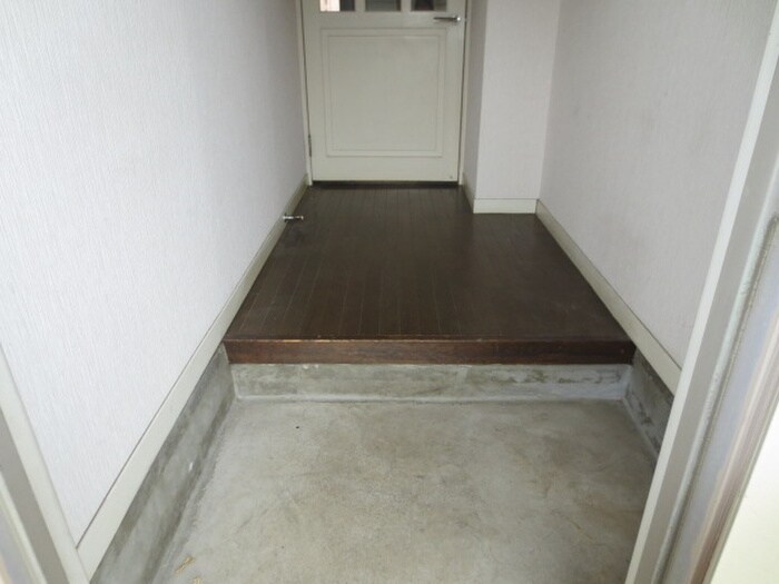 物件内観写真12　(玄関)