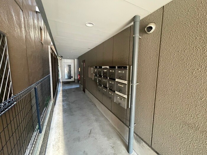 物件外観写真4　(エントランス部分)