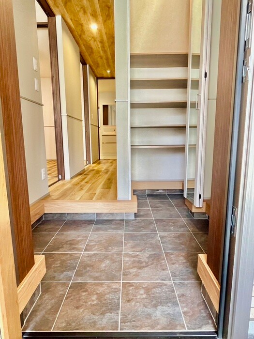 物件内観写真17　(玄関)