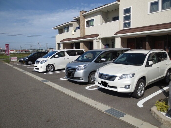 物件外観写真3　(駐車場)