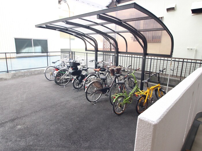 物件外観写真5　(駐輪場)