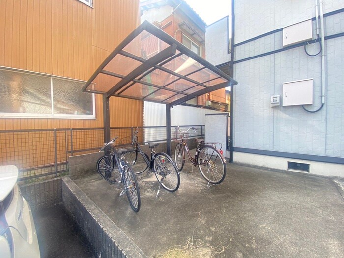 物件外観写真3　(駐輪場)