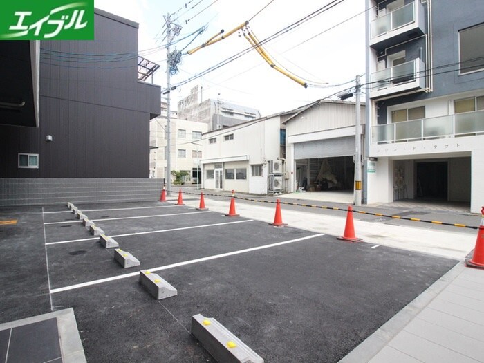 物件外観写真5　(駐車場)