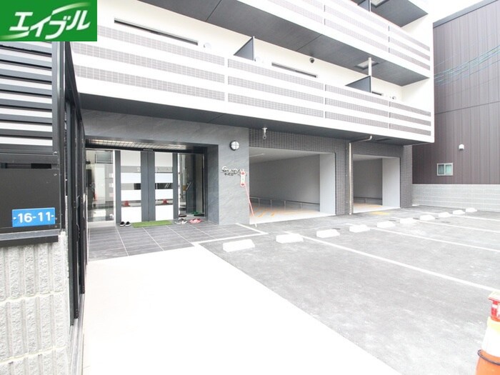 物件外観写真6　(エントランス部分)