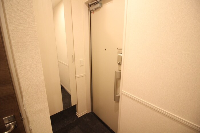 物件内観写真7　(玄関)