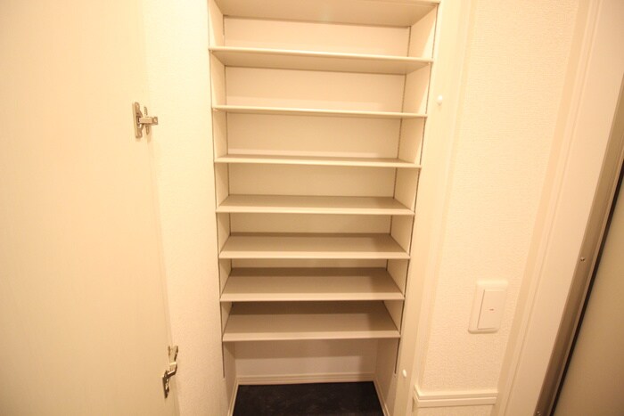 物件内観写真8　(靴箱)