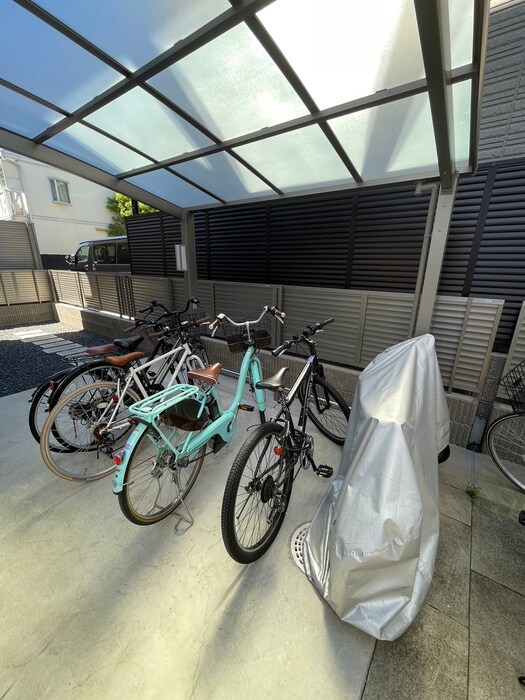 物件外観写真4　(駐輪場)