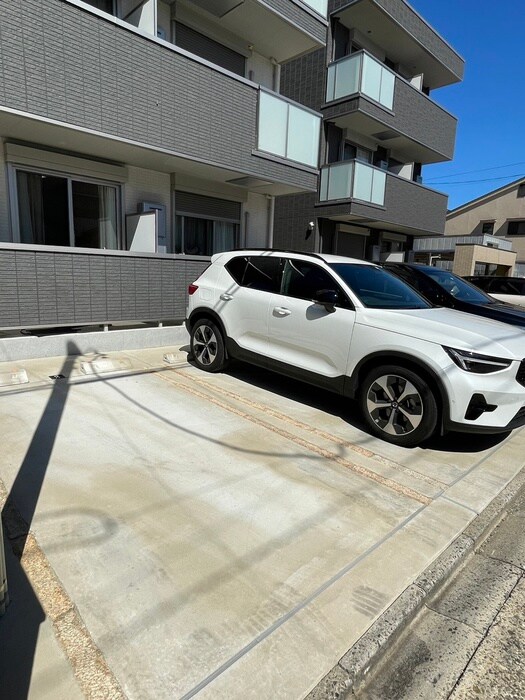 物件外観写真5　(駐車場)