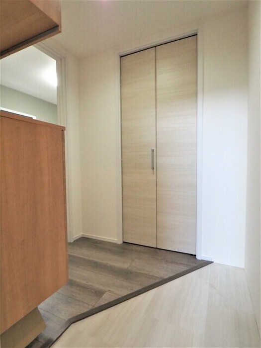 物件内観写真7　(玄関)