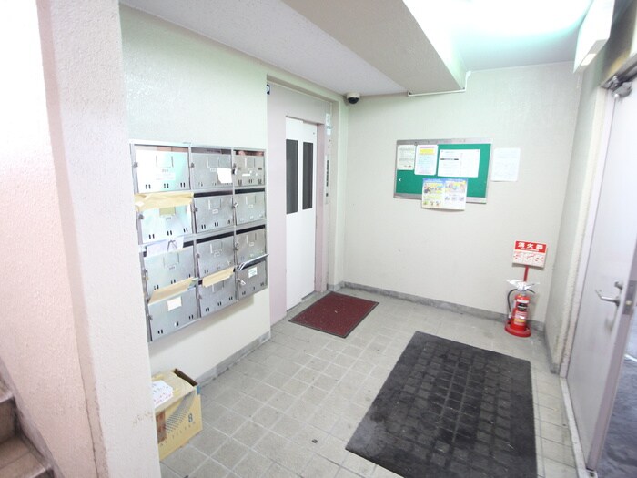 物件外観写真4　(エントランス部分)