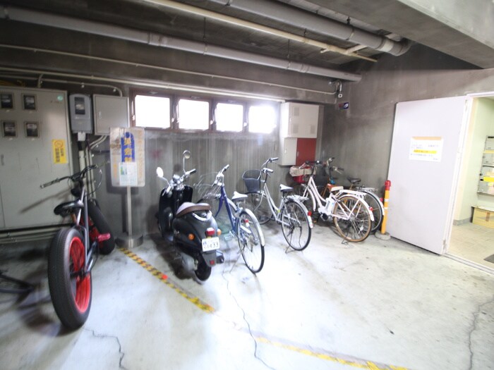 物件外観写真5　(駐輪場)