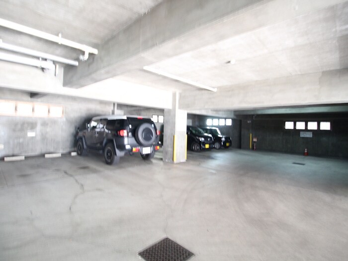 物件外観写真6　(駐車場)