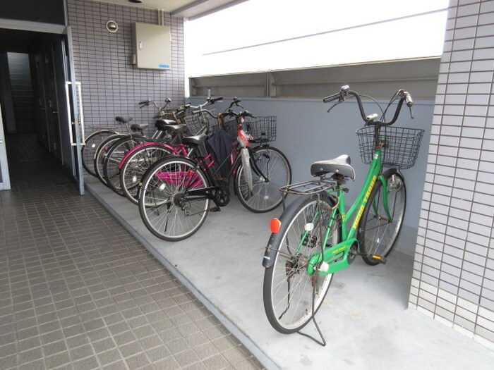物件外観写真5　(駐輪場)