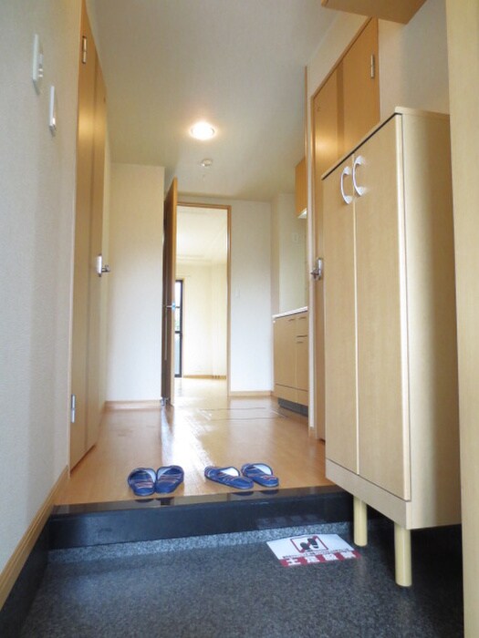 物件内観写真10　(玄関)