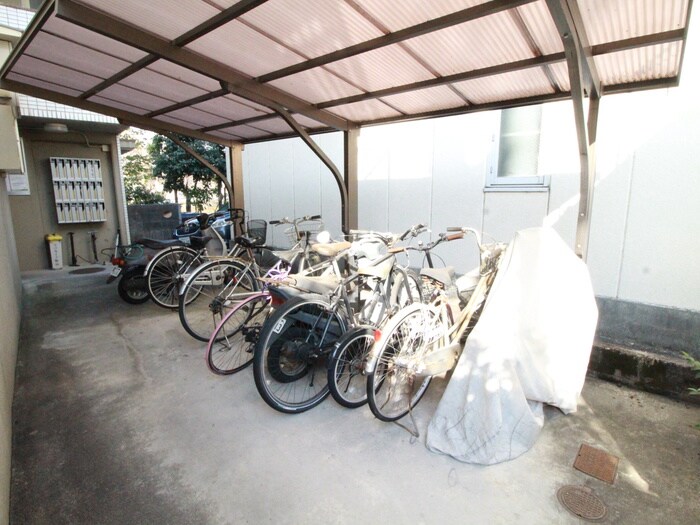 物件外観写真3　(駐輪場)