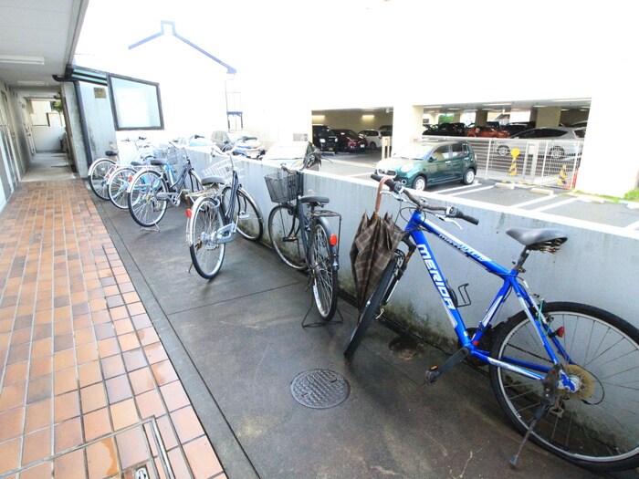 物件外観写真6　(駐輪場)