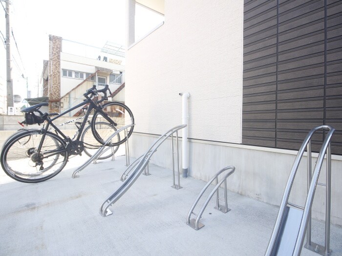 物件外観写真3　(駐輪場)