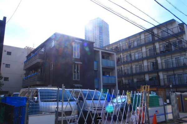 建築中