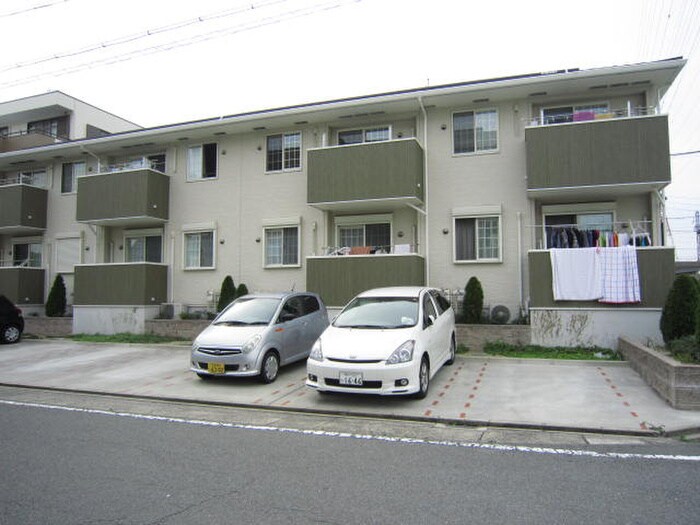 物件外観写真2　(駐車場)