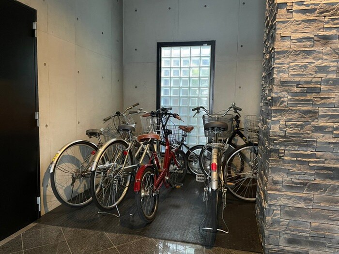 物件外観写真6　(駐輪場)