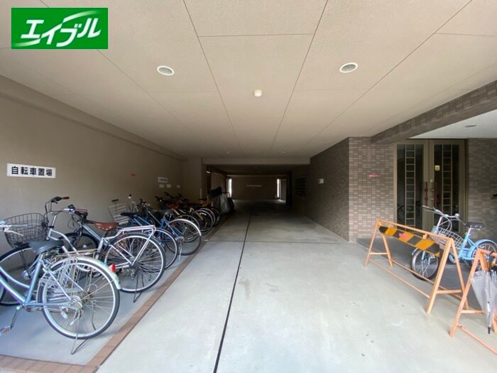 物件外観写真3　(駐輪場)