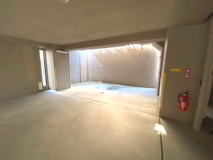 物件外観写真6　(駐車場)