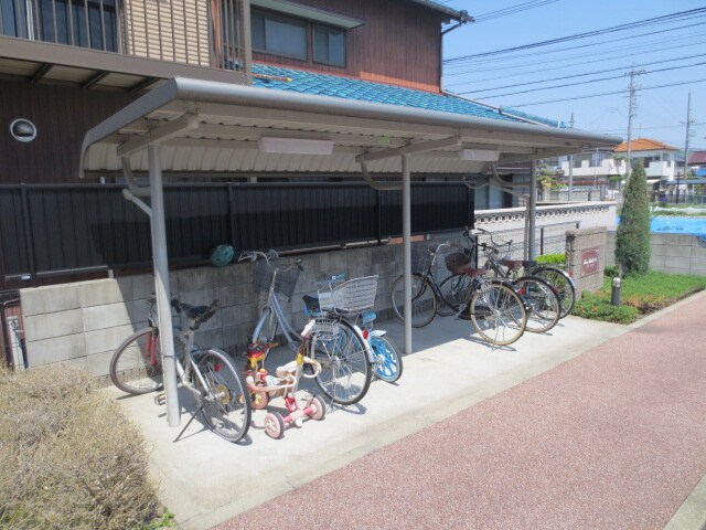 物件外観写真3　(駐輪場)