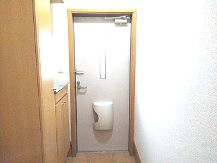 物件内観写真8　(玄関)