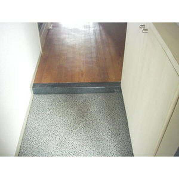 物件内観写真13　(玄関)