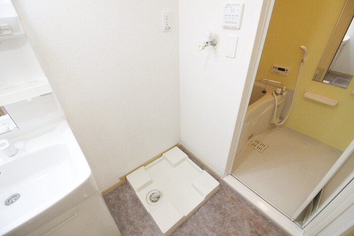 物件内観写真16　(洗濯機置場)