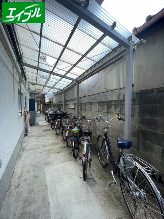 物件外観写真4　(駐輪場)
