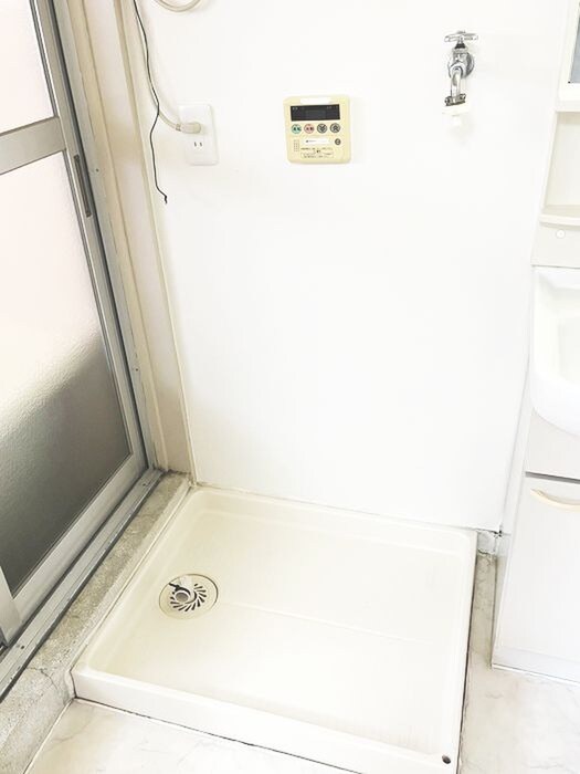 物件内観写真16　(洗濯機置場)