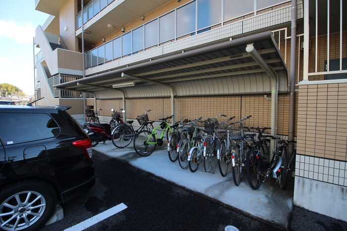 物件外観写真4　(駐輪場)