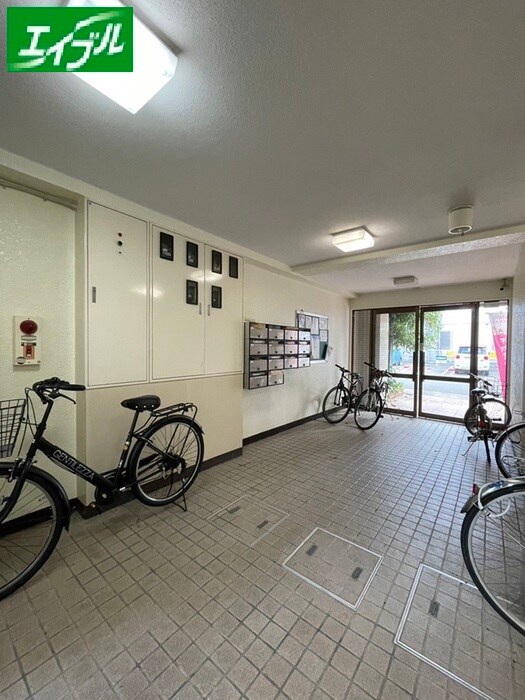 物件外観写真4　(駐輪場)