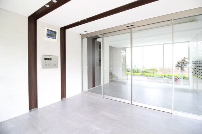 物件外観写真2　(エントランス部分)