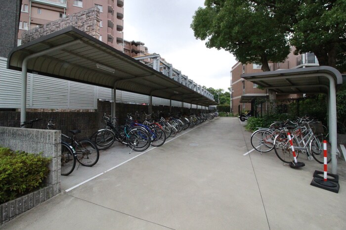 物件外観写真3　(駐輪場)