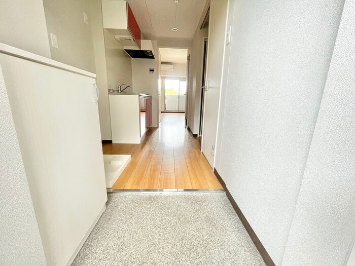 物件内観写真13　(玄関)