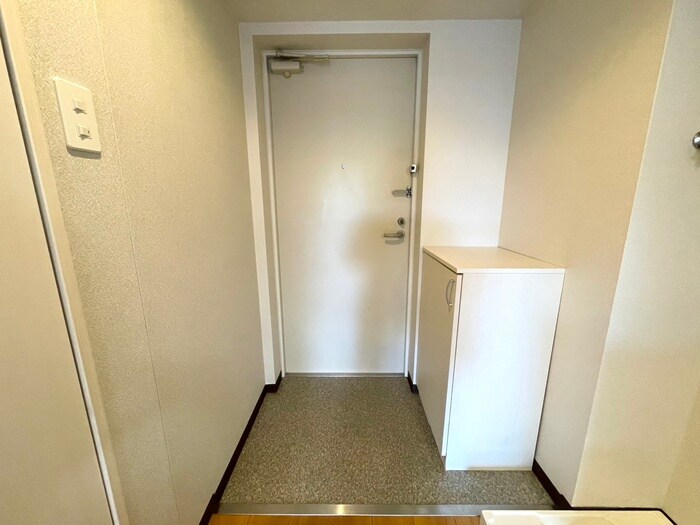 物件内観写真18　(玄関)
