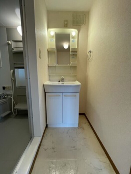 物件内観写真5　(洗濯機置場)