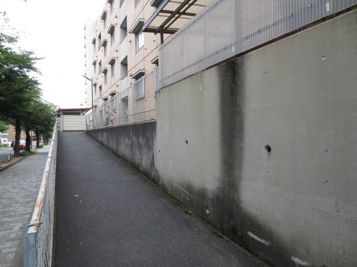 物件外観写真5　(エントランス部分)