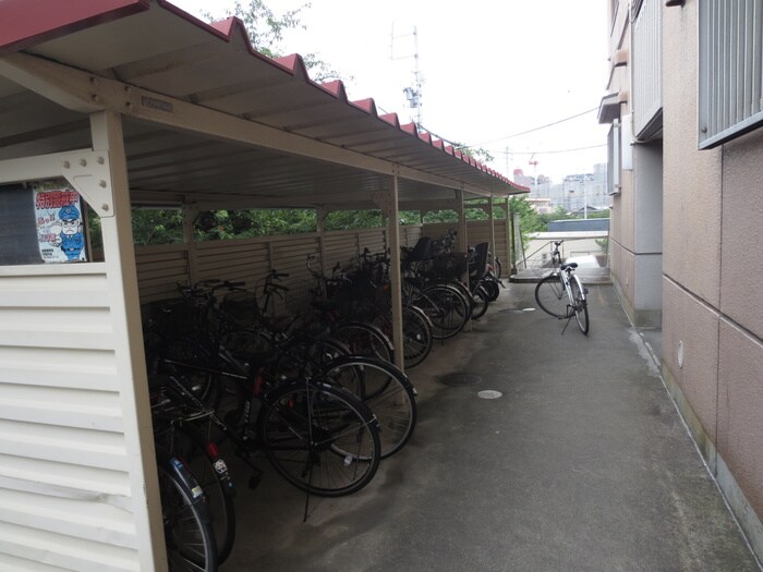 物件外観写真6　(駐輪場)