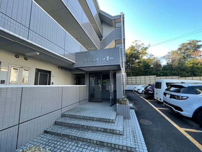 物件外観写真4　(エントランス部分)