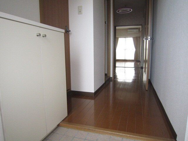 物件内観写真7　(玄関)