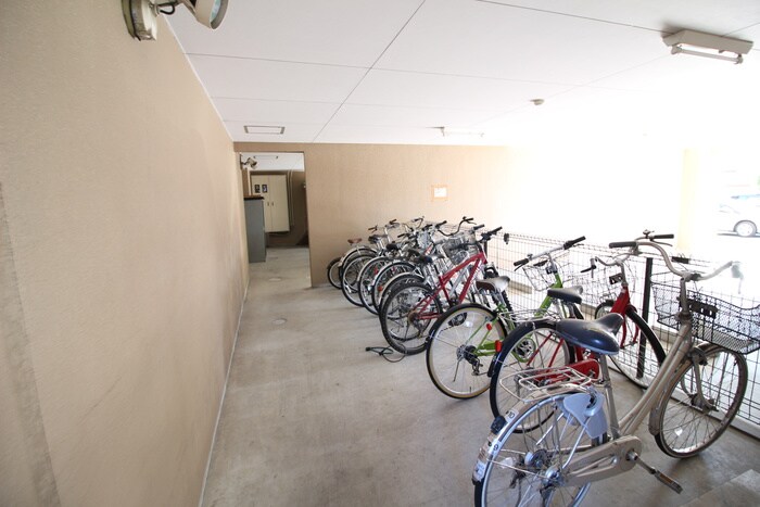 物件外観写真5　(駐輪場)