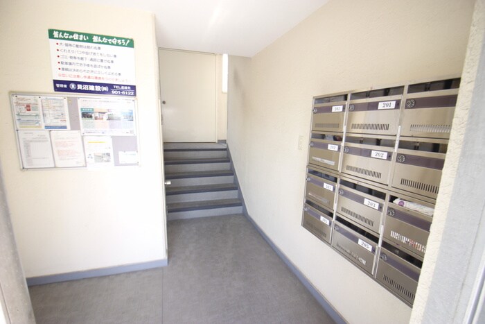 物件外観写真4　(エントランス部分)